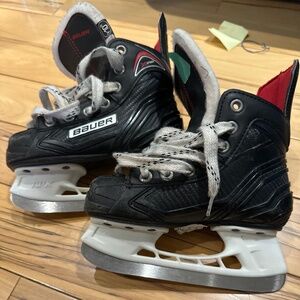 Bayer Y10 hockey skates
